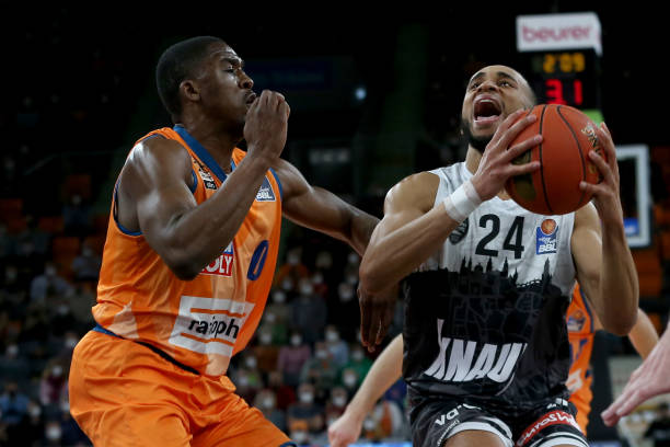 新锐的碰撞 新锐的碰撞